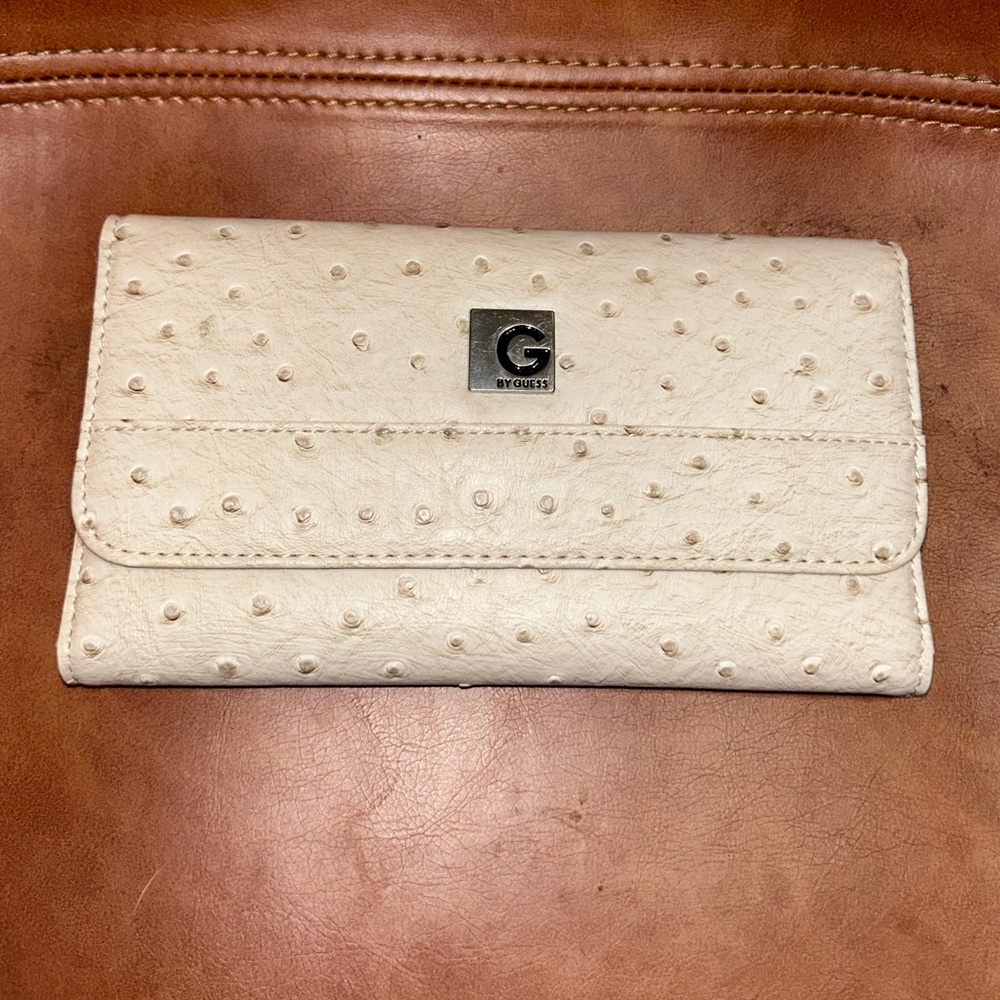 NWOT Guess Wallet